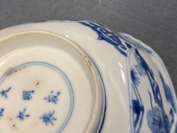 Twee Chinese blauw-witte kommen, Chenghua merk, Kangxi